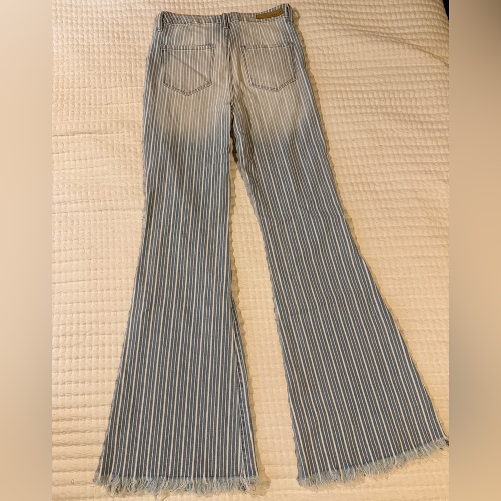 CELLO RAINA STRIPED FLARE JEANS SIZE 9. Light washed distressed. - Picture 10 of 11